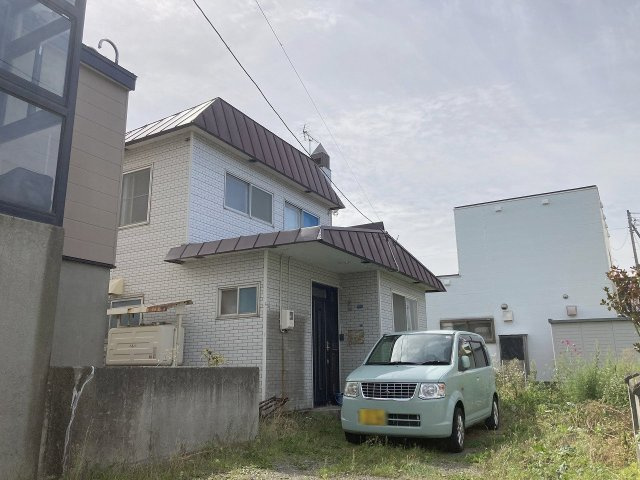 手稲区前田8条10丁目　戸建の外観|旧軽川緑地が隣接のオーナーチェンジ物件♪(表面利回り10.5%)