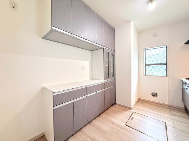 泉区下和泉３丁目　新築戸建て　第２の収納|◆散らかりやすいキッチン周りには嬉しい収納棚。常に整理整頓を意識しなくてもキレイを保てます。