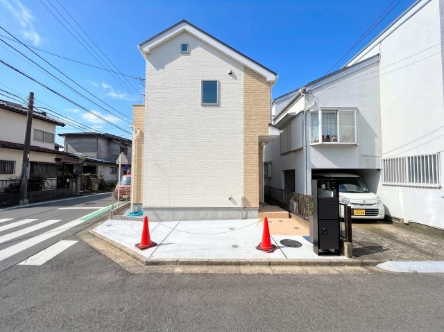 泉区下和泉３丁目　新築戸建て　第２の外観|◆一戸建てを中心とした街並みが整然と続き、周辺は高い建物が建っていないので、緑の多い閑静な趣を感じる環境です。街並みや周辺環境も重要なポイントです！！