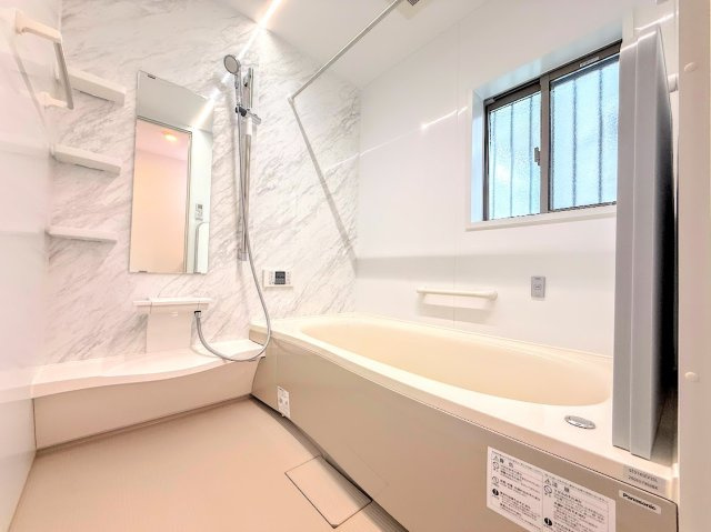 泉区下和泉３丁目　新築戸建て　第２の浴室|◆お子様と一緒にバスタイムを楽しめる広々空間。浴室乾燥機付で心地よいバスタイムを実現します。