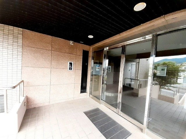 アビタシオン柳町のエントランス