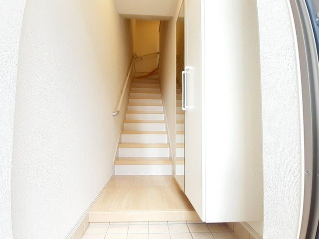 ウエスト　ヒルズⅤの玄関