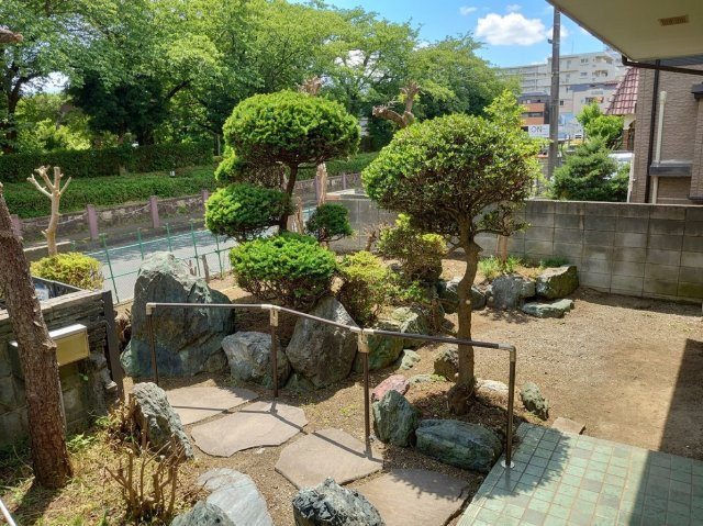 横山公園最前列の庭付邸宅　茶道教室などに最適です♪の庭