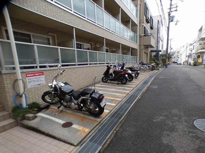【駐車場】シャトラン弓木五番館