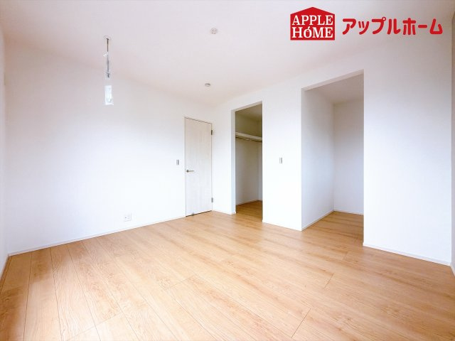 [新築住宅] 深谷市田中 全2区画の洋室|２階居室は全室収納あり！たっぷりある収納活用でお部屋もキレイを保てます♪