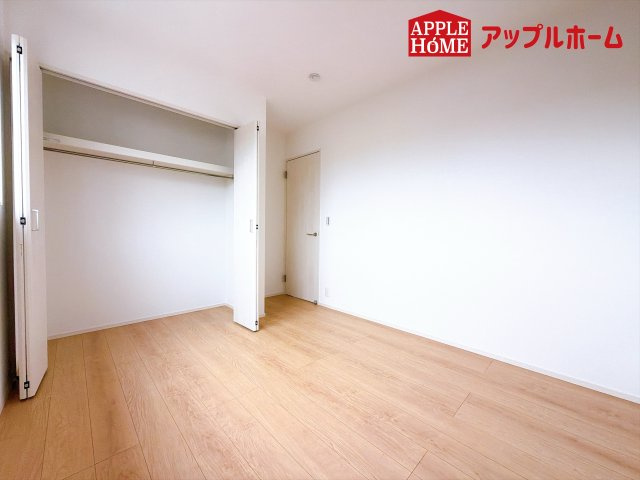 [新築住宅] 深谷市田中 全2区画の洋室|２階居室は全室収納あり！たっぷりある収納活用でお部屋もキレイを保てます♪