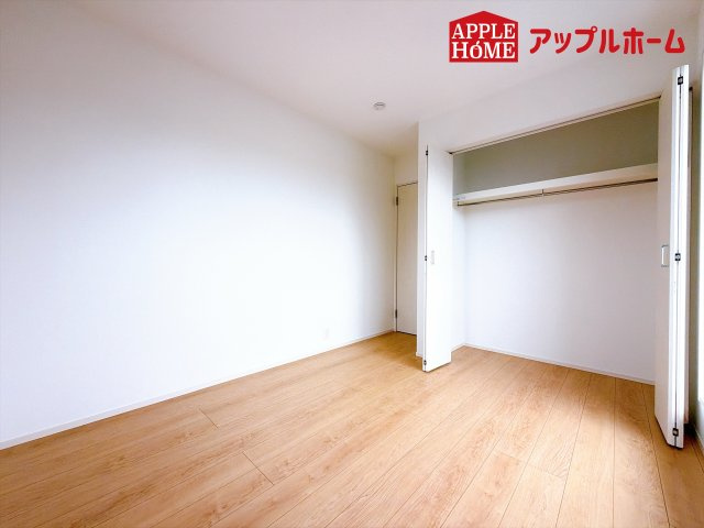 [新築住宅] 深谷市田中 全2区画の洋室|２階居室は全室収納あり！たっぷりある収納活用でお部屋もキレイを保てます♪