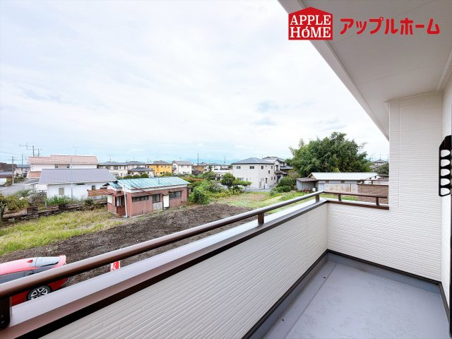 [新築住宅] 深谷市田中 全2区画のバルコニー|家族分の洗濯物もしっかり干せます。日当たりも良く、毎日のお洗濯が楽しくなりそう♪お布団は手軽に干せていつもポカポカに☆