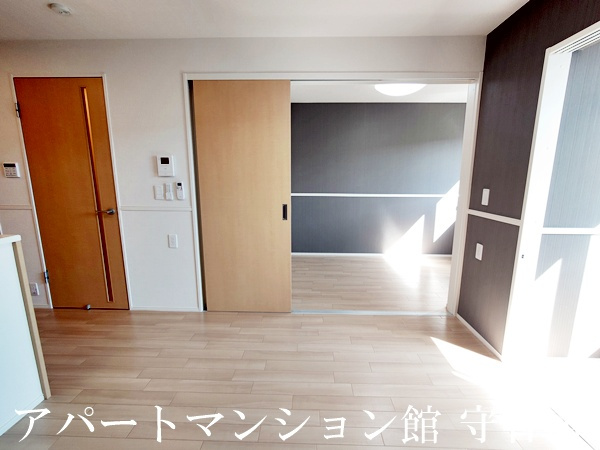シャインスターアイズの居間・リビング