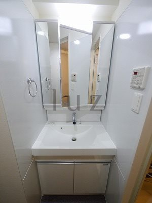 エフパークレジデンス横浜反町3261の洗面所