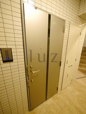 エフパークレジデンス横浜反町3261の玄関