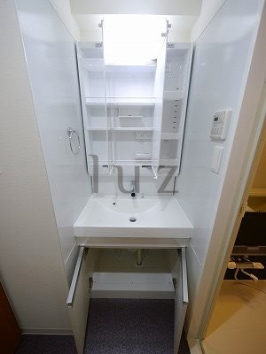 エフパークレジデンス横浜反町3261の洗面所