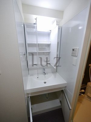 エフパークレジデンス横浜反町3261の洗面所