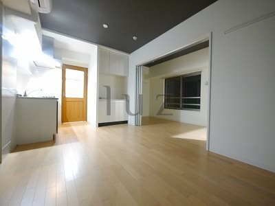エフパークレジデンス横浜反町3261の居間・リビング