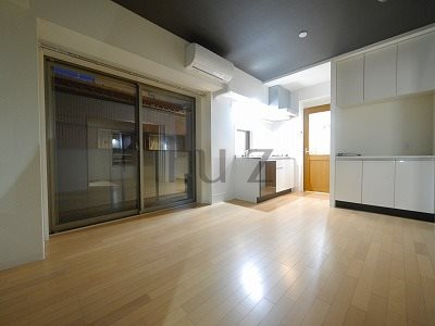 エフパークレジデンス横浜反町3261の居間・リビング