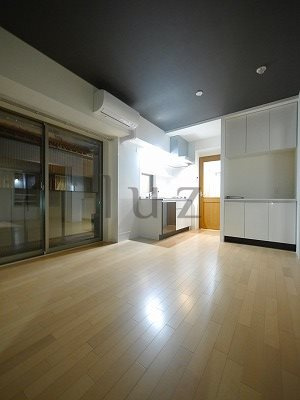 エフパークレジデンス横浜反町3261の居間・リビング