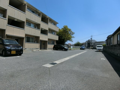 【駐車場】 | ラブラドールⅡ