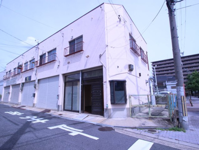 【外観】 | 中宮本町　貸店舗住宅 | 現地外観写真になります。
角地部分です♪