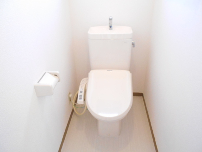 エルクレール Bのトイレ|B103 温水洗浄暖房便座