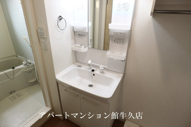 グリーンステージⅢ番館の独立洗面台