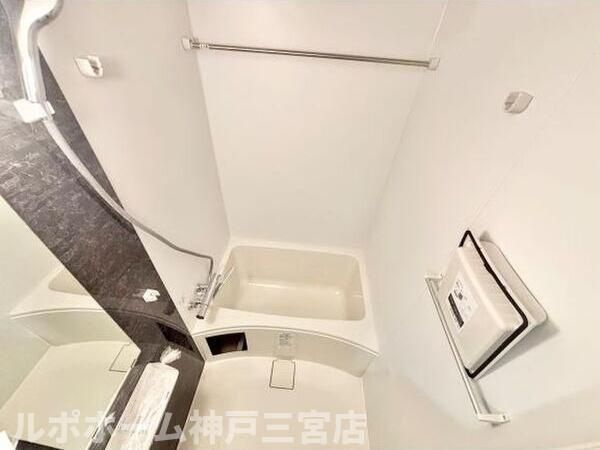 セレニテ神戸駅前アリエの浴室