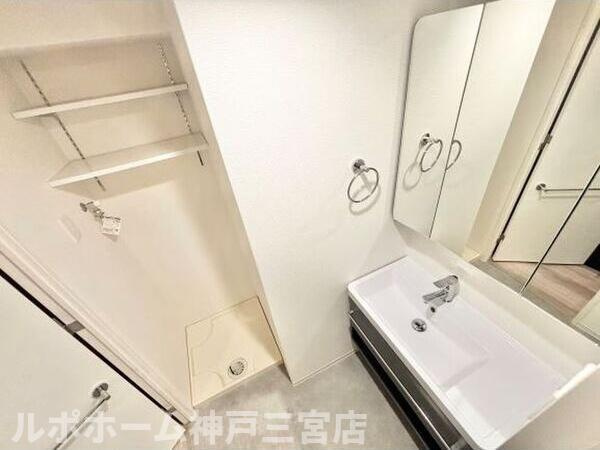 セレニテ神戸駅前アリエの洗面所