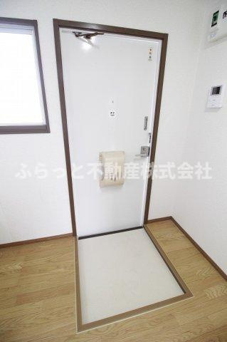 江戸芳ハイツの玄関|収納もある玄関です