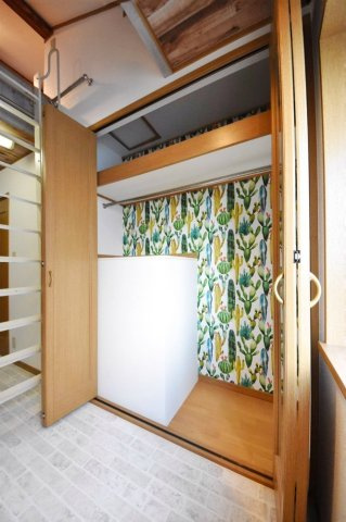 東大阪市稲田本町1丁目　テラスハウスの収納|2階　洋室収納