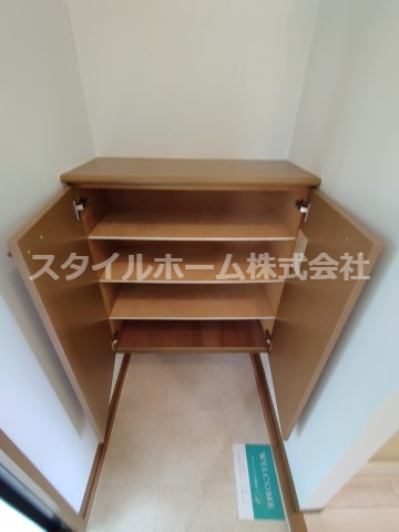 シャンテ・ラ・ヴィ北島　WESTの収納|別部屋写真です。