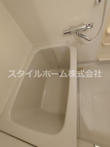 シャンテ・ラ・ヴィ北島　WESTの浴室|別部屋写真です。