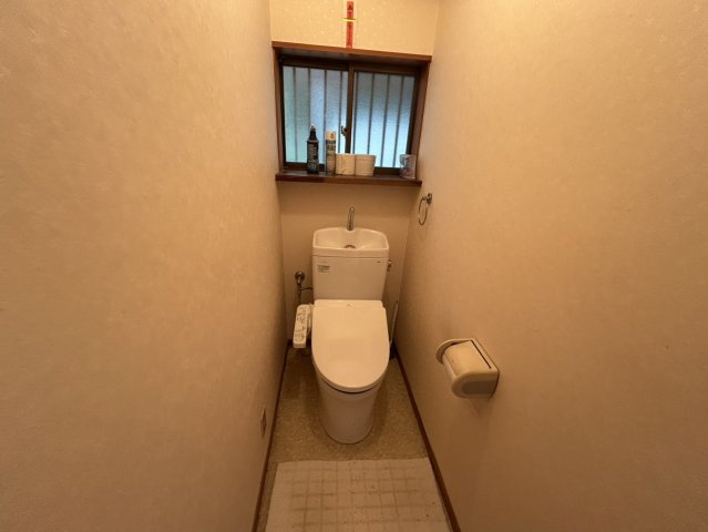 【トイレ】 | 毎日使うトイレだからこそ、空間の広がりや座った時のゆとり感は確かめたいポイントです。掃除のしやすさや収納の使い勝手など、図面だけでは伝わりにくい快適さを現地でお確かめになってみてはいかがでしょうか。