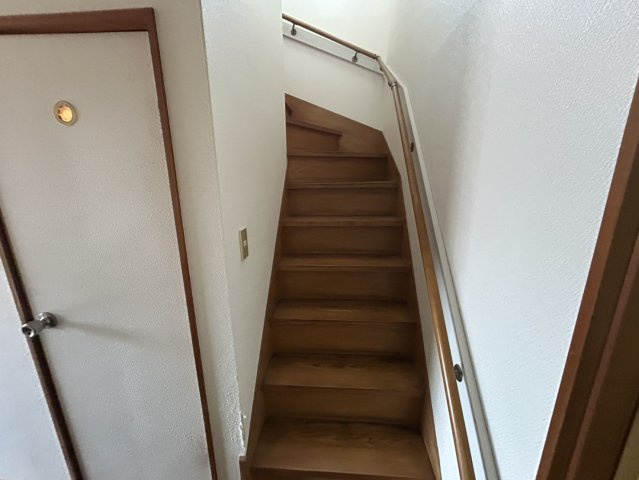 【内装】 | 建具の開閉時の滑らかさや巾木・見切りの細かな仕上げなど、細部のこだわりは現地に立つことで実感できます。確かな質の高さが感じられる室内空間を、現地で確かめてみてはいかがでしょうか。