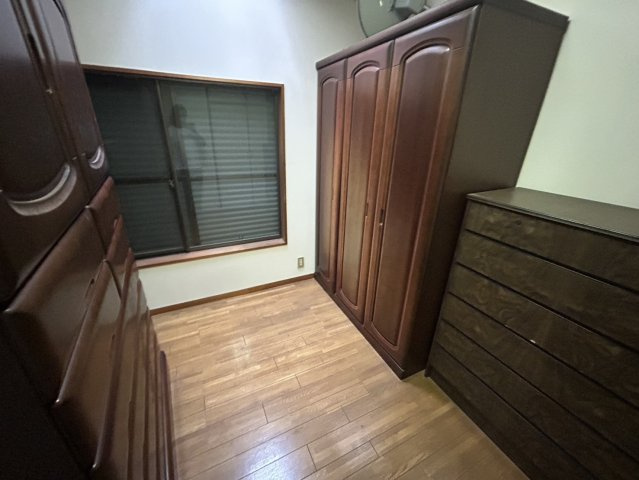 【洋室】 | 部屋ごとに異なる日当たりの良さや風通り、外からの視線の気になりにくさは、現地に足を運んでこそ確認できる大切な要素です。ご家族が心地よく過ごせるプライベート空間になっているか、ぜひ現地でご体感ください。