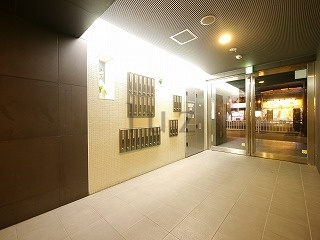 フレックスタワー横浜野毛のエントランス