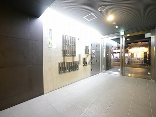 フレックスタワー横浜野毛のエントランス