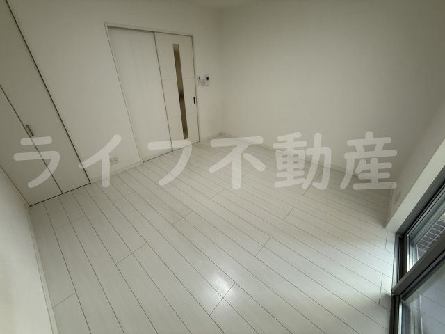 エムズコート新石切の洋室|落ち着いた色調の洋室です