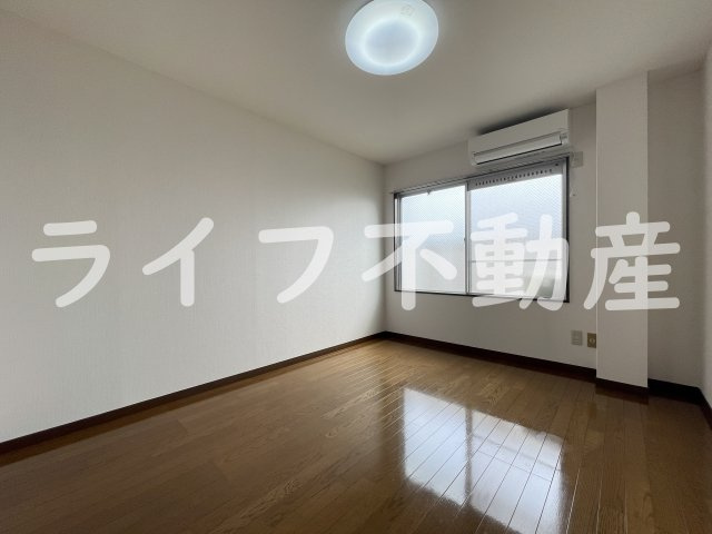 ハイツアサカワの洋室|明るい洋室です