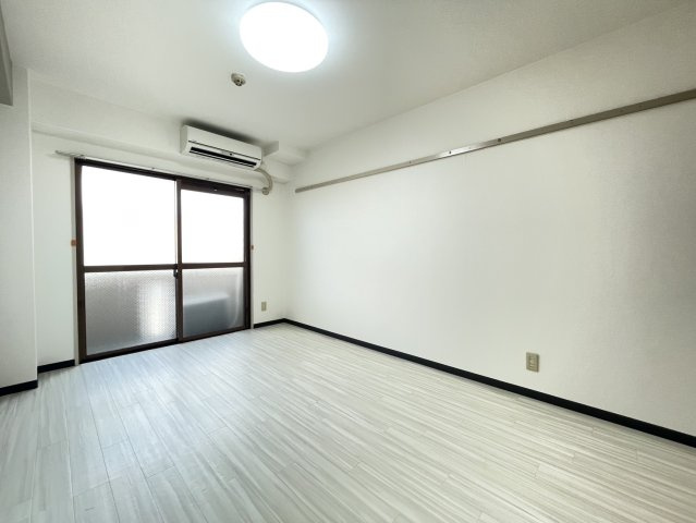 INOVE菱屋西の居間・リビング