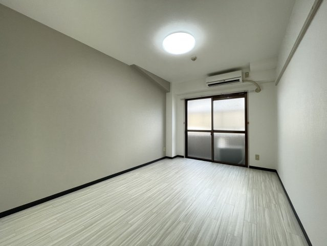 INOVE菱屋西の居間・リビング