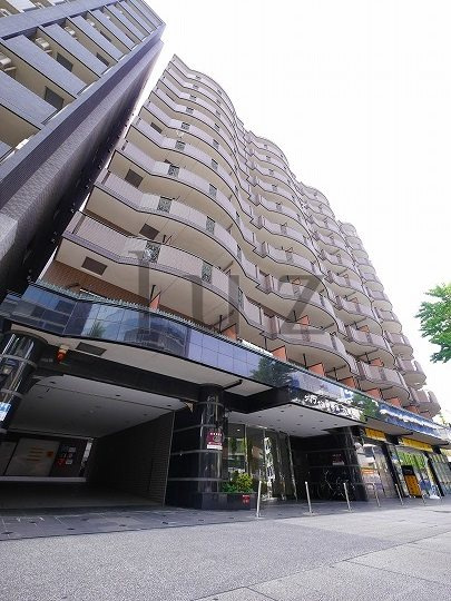 グリフィン新横浜・六番館の外観