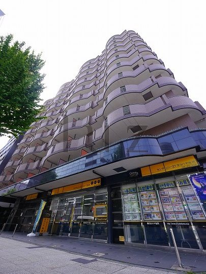 グリフィン新横浜・六番館の外観