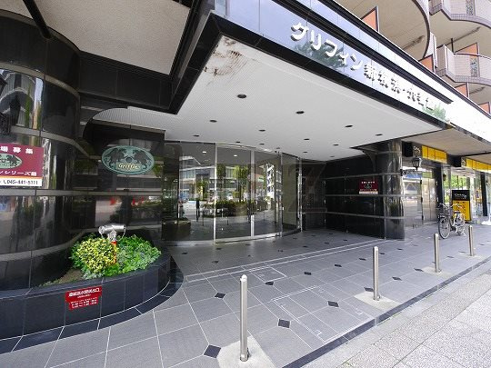 グリフィン新横浜・六番館のエントランス