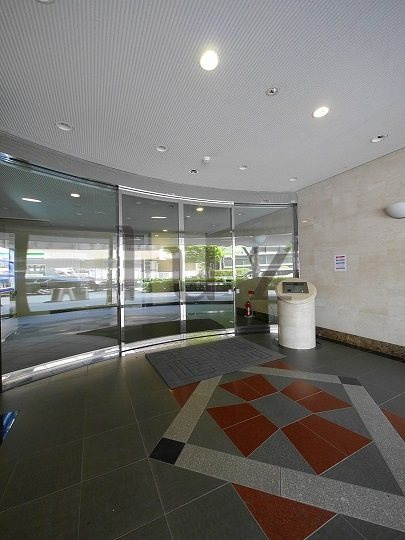 グリフィン新横浜・六番館のエントランス