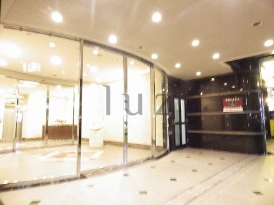 グリフィン新横浜・六番館のエントランス