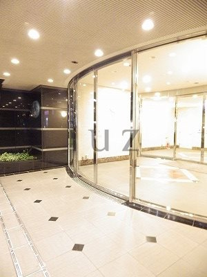 グリフィン新横浜・六番館のエントランス