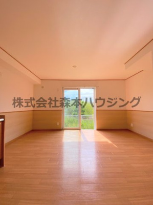 【居間・リビング】 | 　ルシアコート村野 | 広々としたリビングです