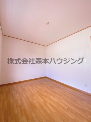 【洋室】 | 　ルシアコート村野 | 落ち着いた色調の洋室です