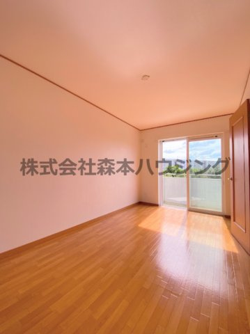 【洋室】 | 　ルシアコート村野 | 明るい洋室です