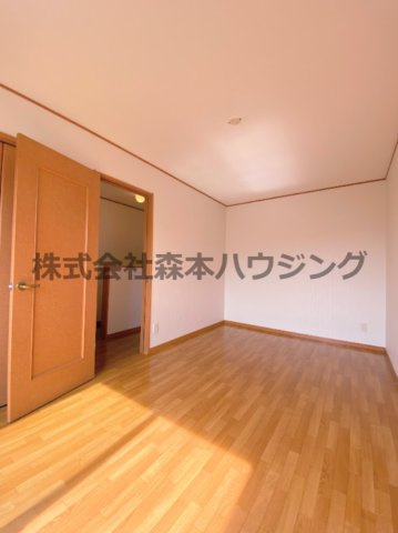 【洋室】 | 　ルシアコート村野 | 広々とした洋室です