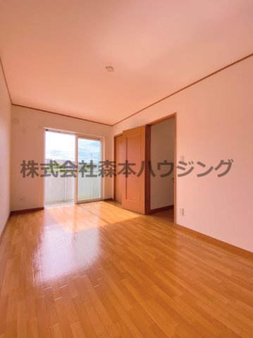【寝室】 | 　ルシアコート村野 | 落ち着いて過ごせるお部屋なので、寝室にいかがでしょうか